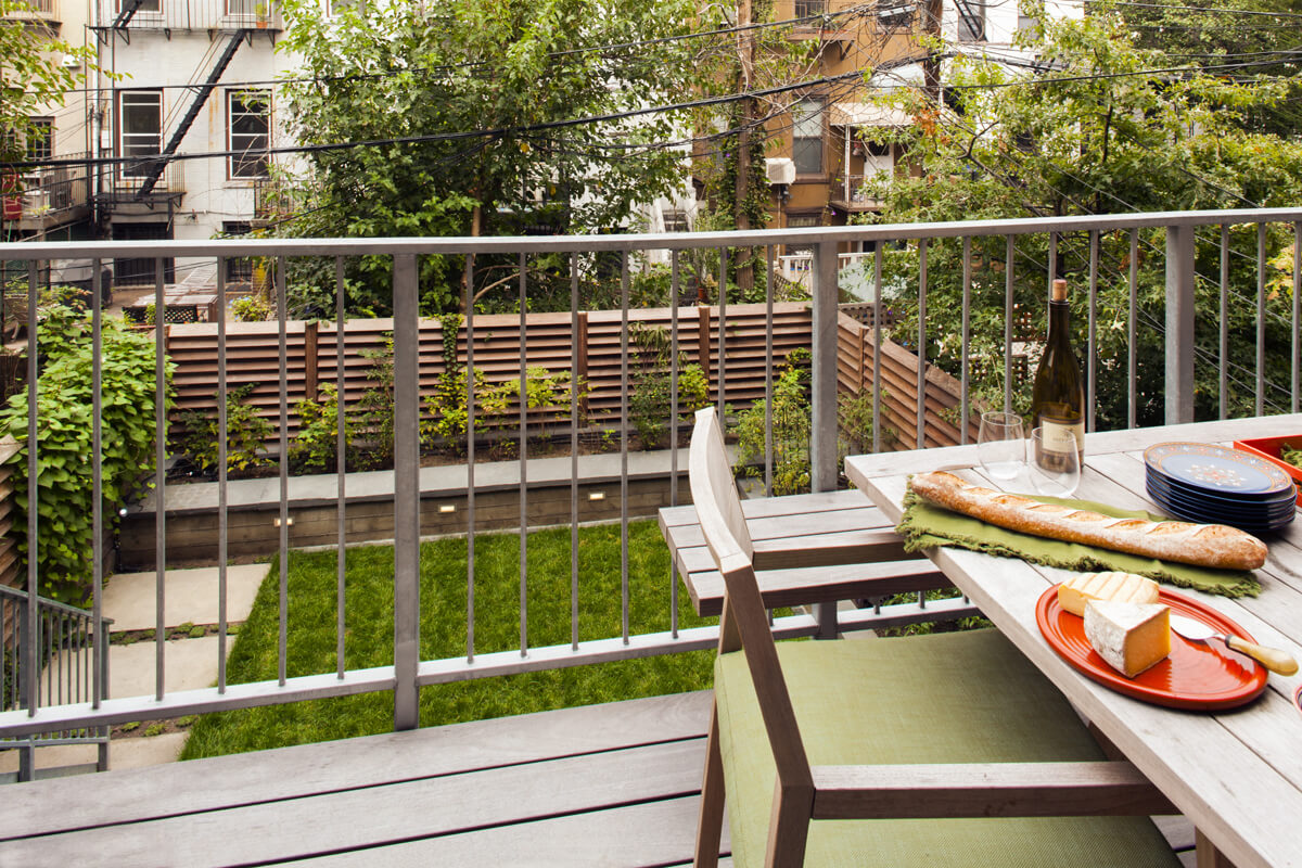 Carroll Gardens Townhouse, Deck by Sherman Architects
