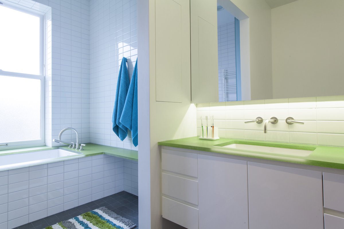 Carroll Gardens Townhouse, Bathroom by Sherman Architects
