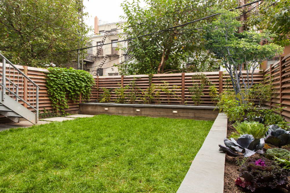 Carroll Gardens Townhouse, Backyard by Sherman Architects