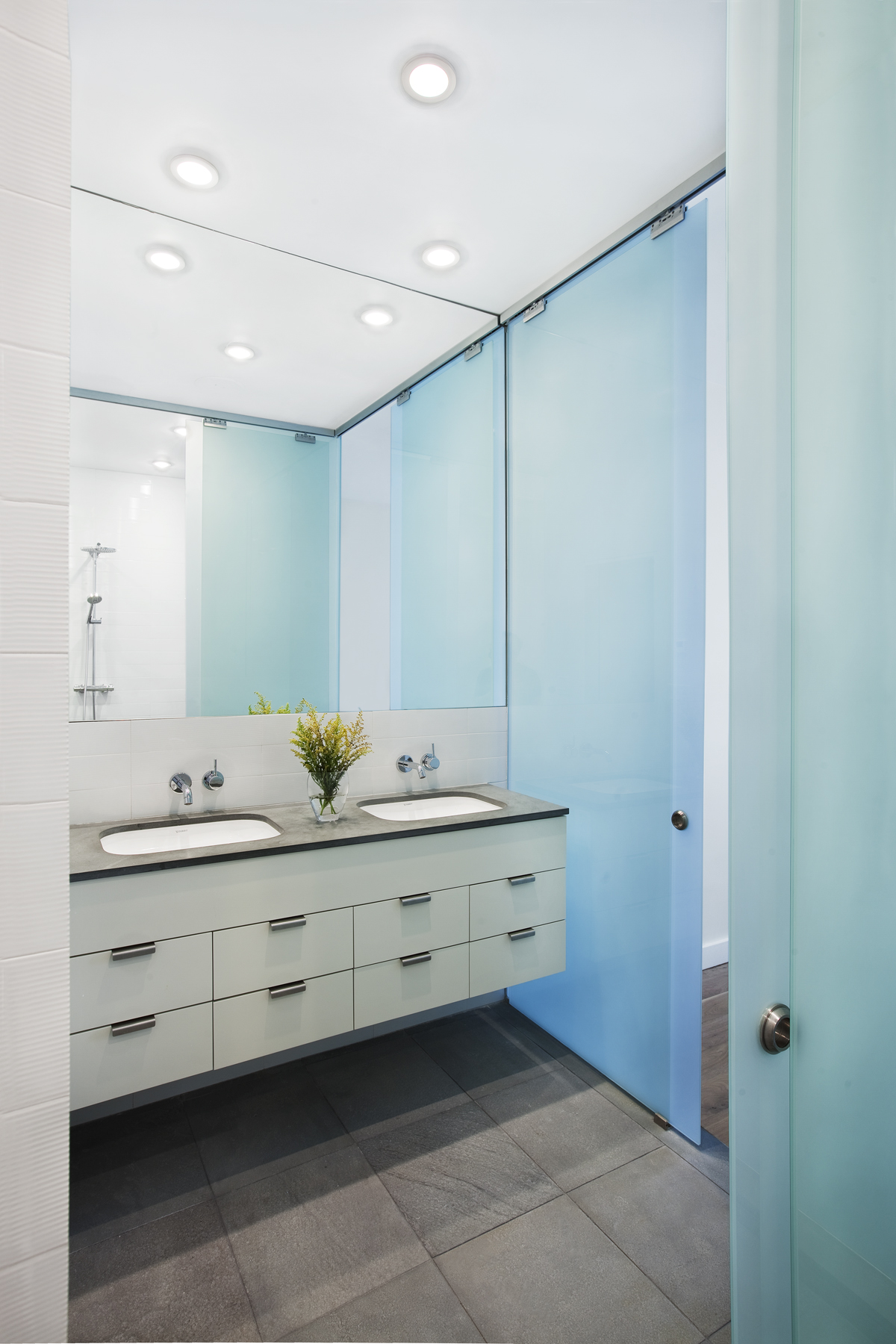 Carroll Gardens Brownstone, Bathroom by Sherman Architects