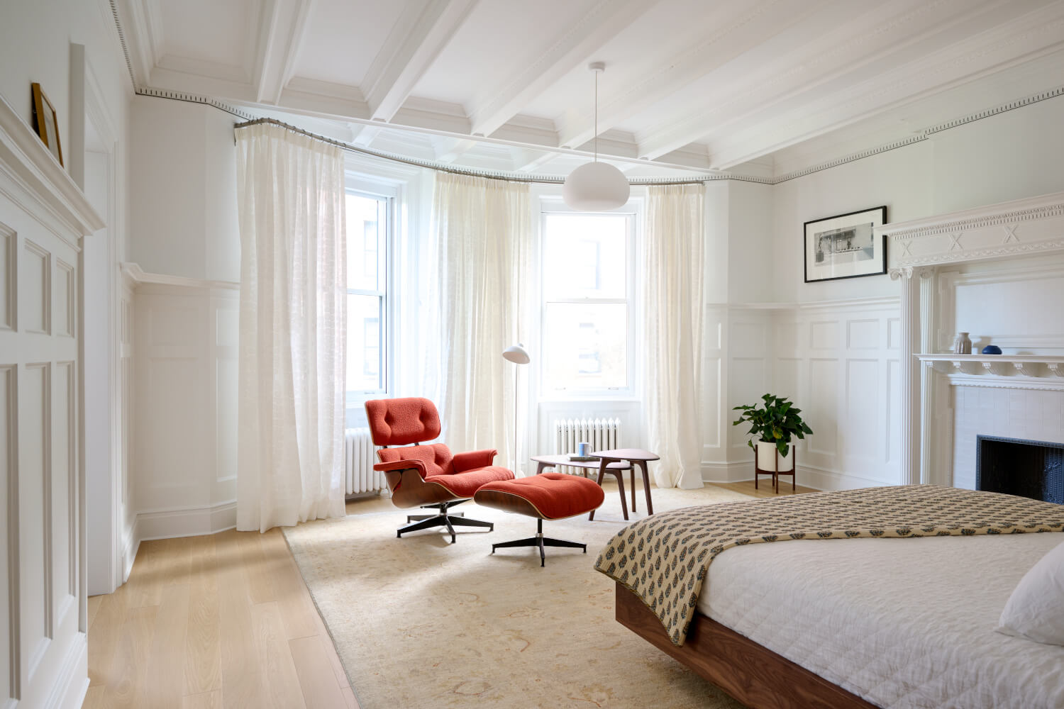 Riverside Drive Apartment - Primary Bedroom 
