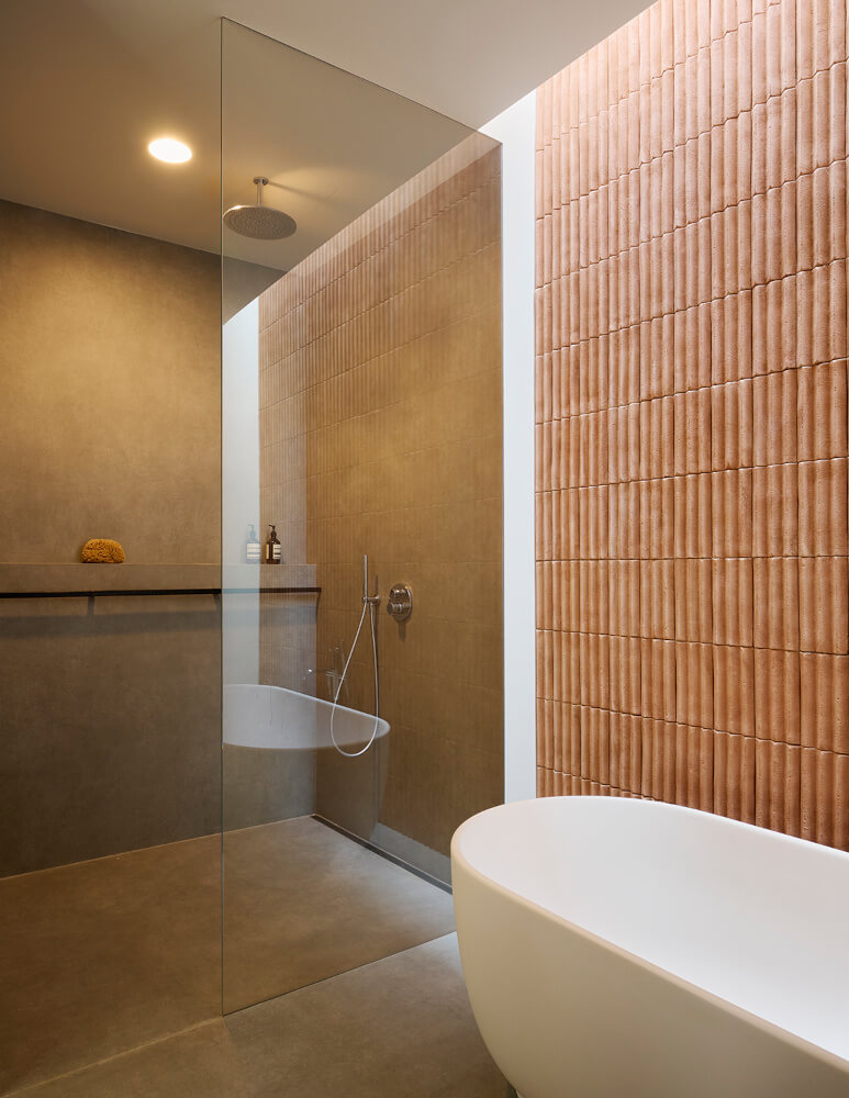 Manhattan Brownstone primary bathroom