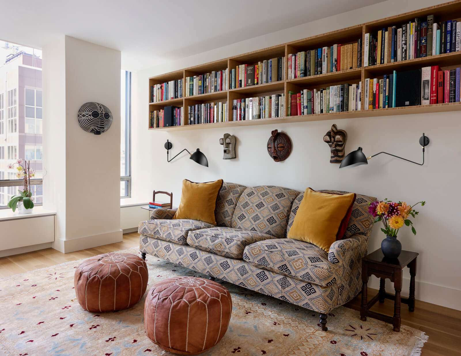 UN Plaza Apartment modern library