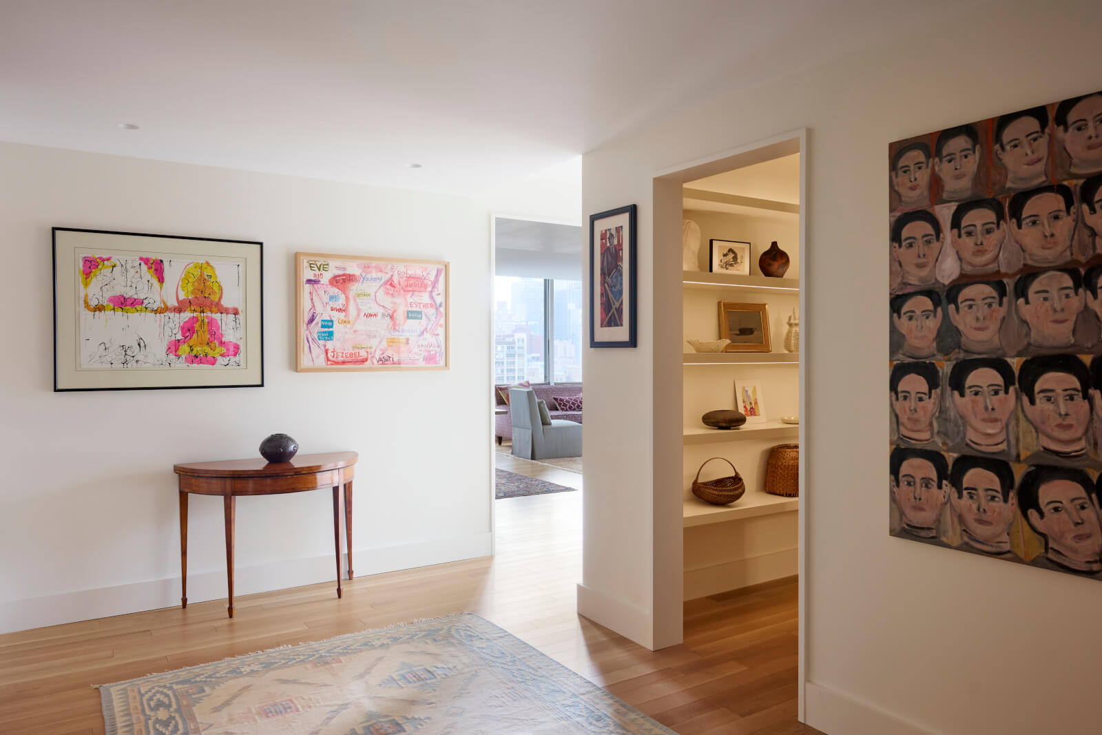 UN Plaza Apartment modern foyer